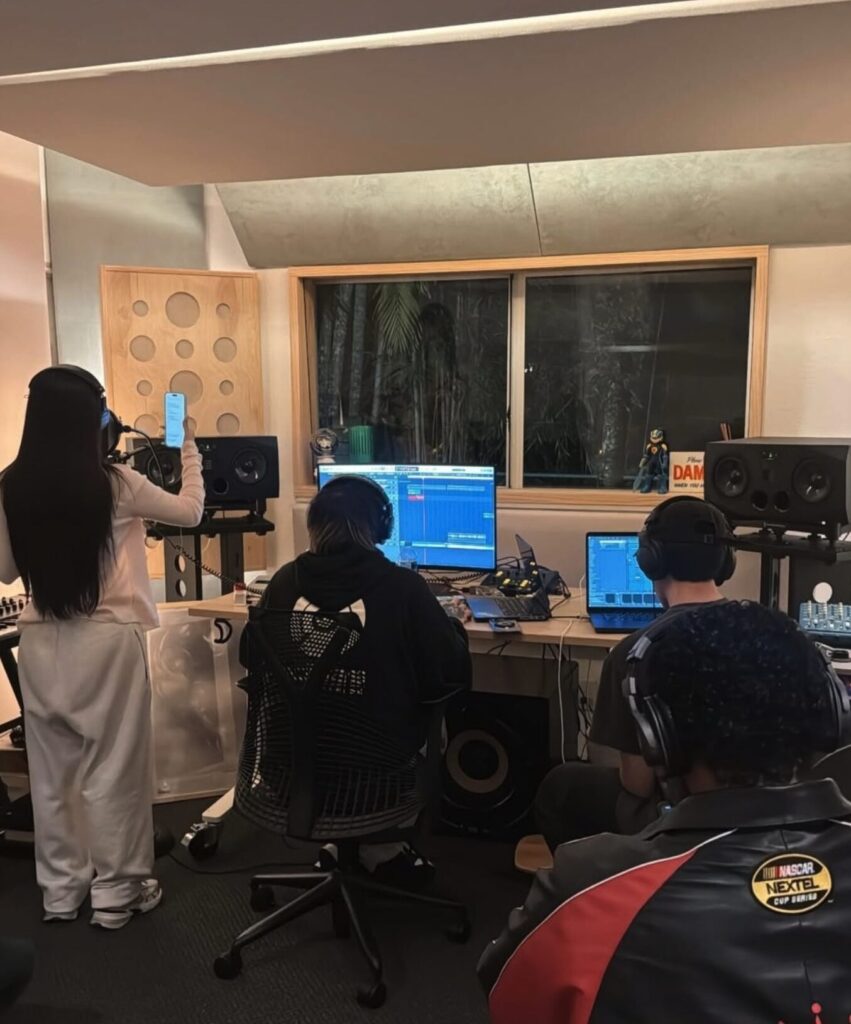 Katteyes en el estudio